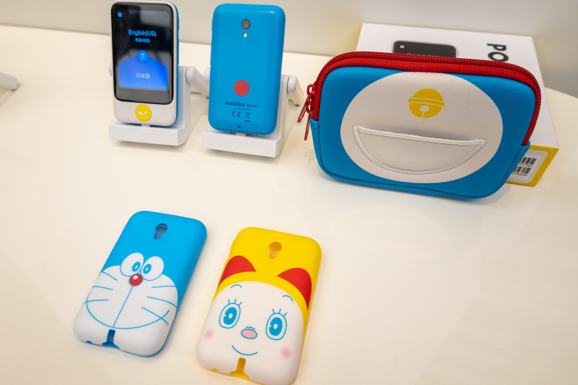 新型ポケトーク、カメラ画像翻訳と会話レッスン機能を搭載。ドラえもん