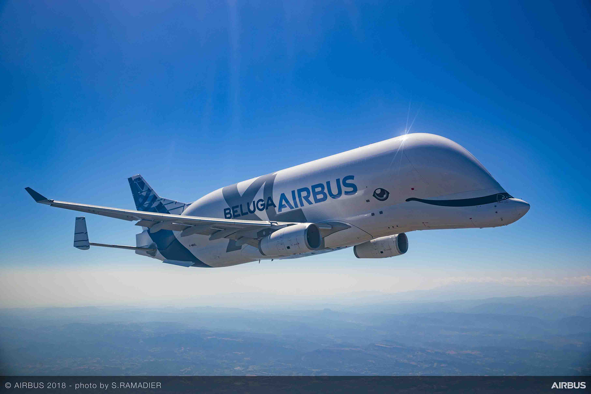 エアバス、「ベルーガXL」運航開始。A350型機の主翼2枚同時輸送で生産