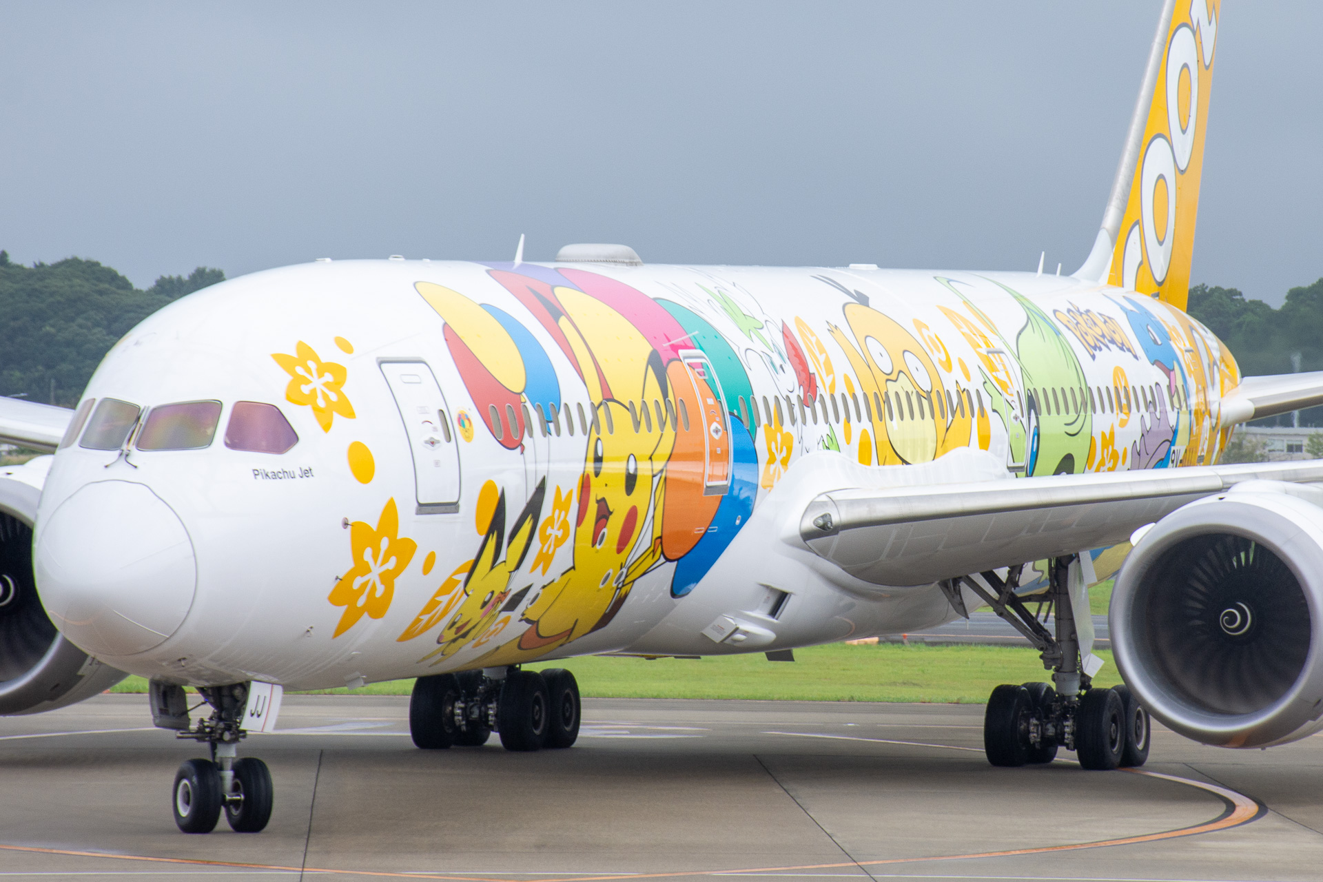 ANA 全日空 787-9 ポケモン ピカチュウジェット AV スタンド付き ANA