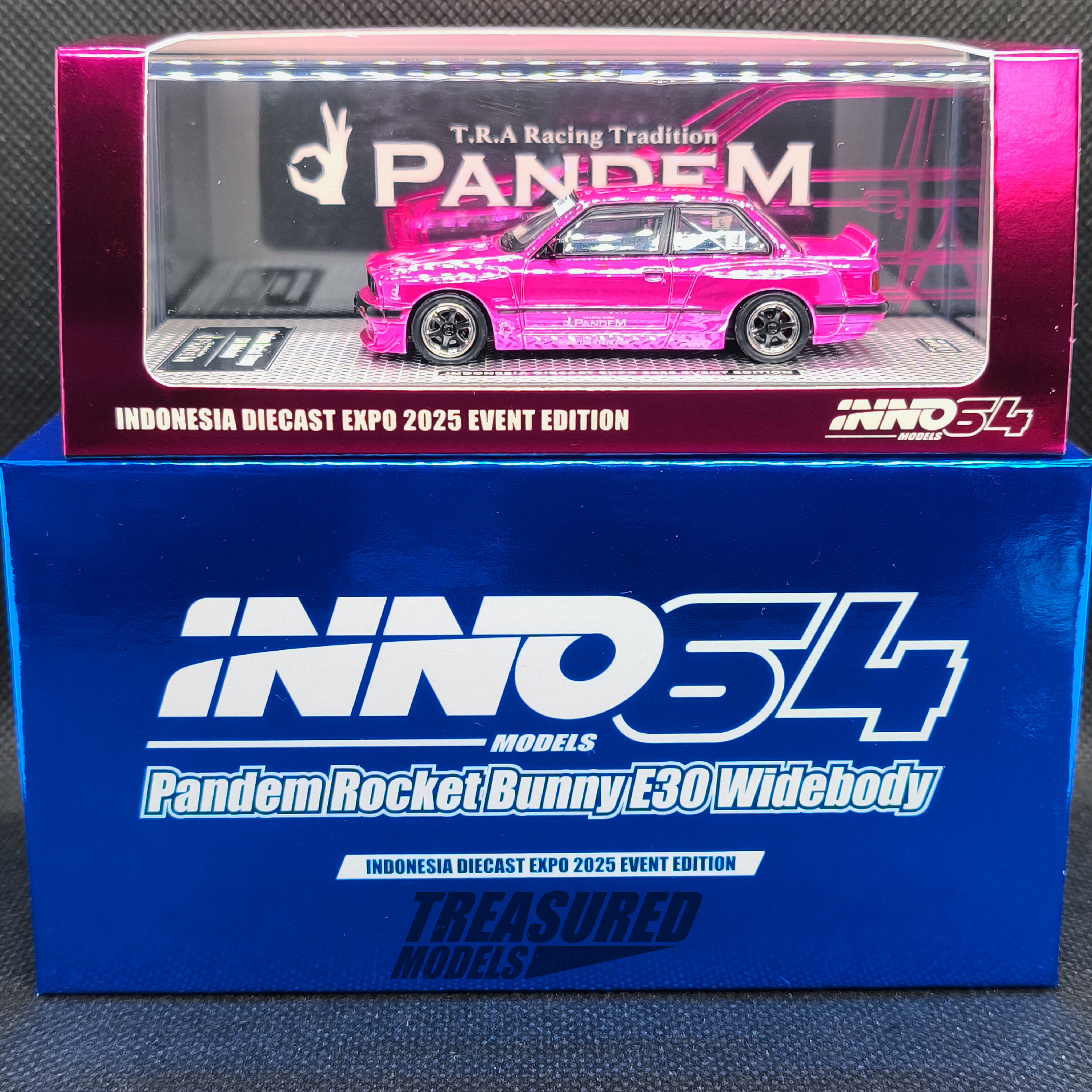 Inno64 CHASE BMW E30 Widebody Pandem Rocket Bunny IDE 2025 1/64