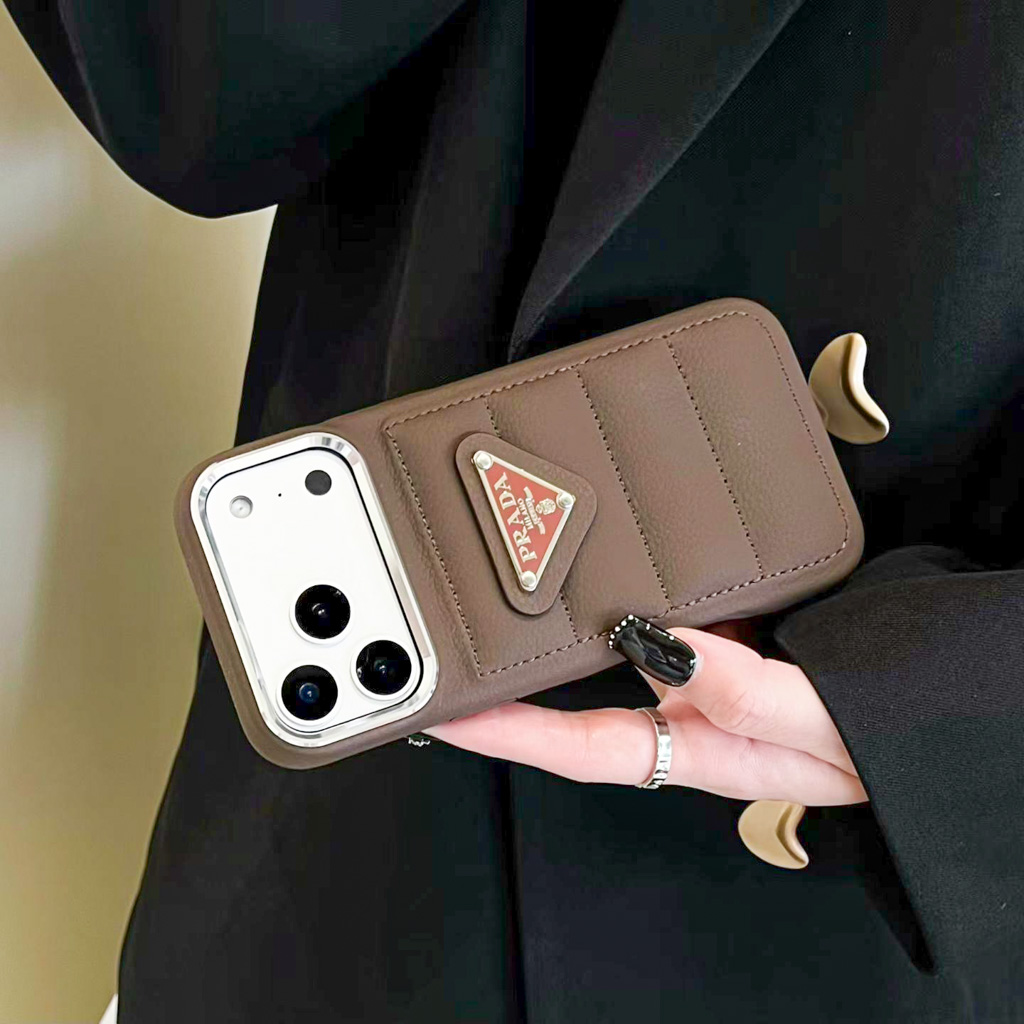 PRADA iPhoneケース ベージュ 12pro ベージュ系 海外 PRADA(プラダ