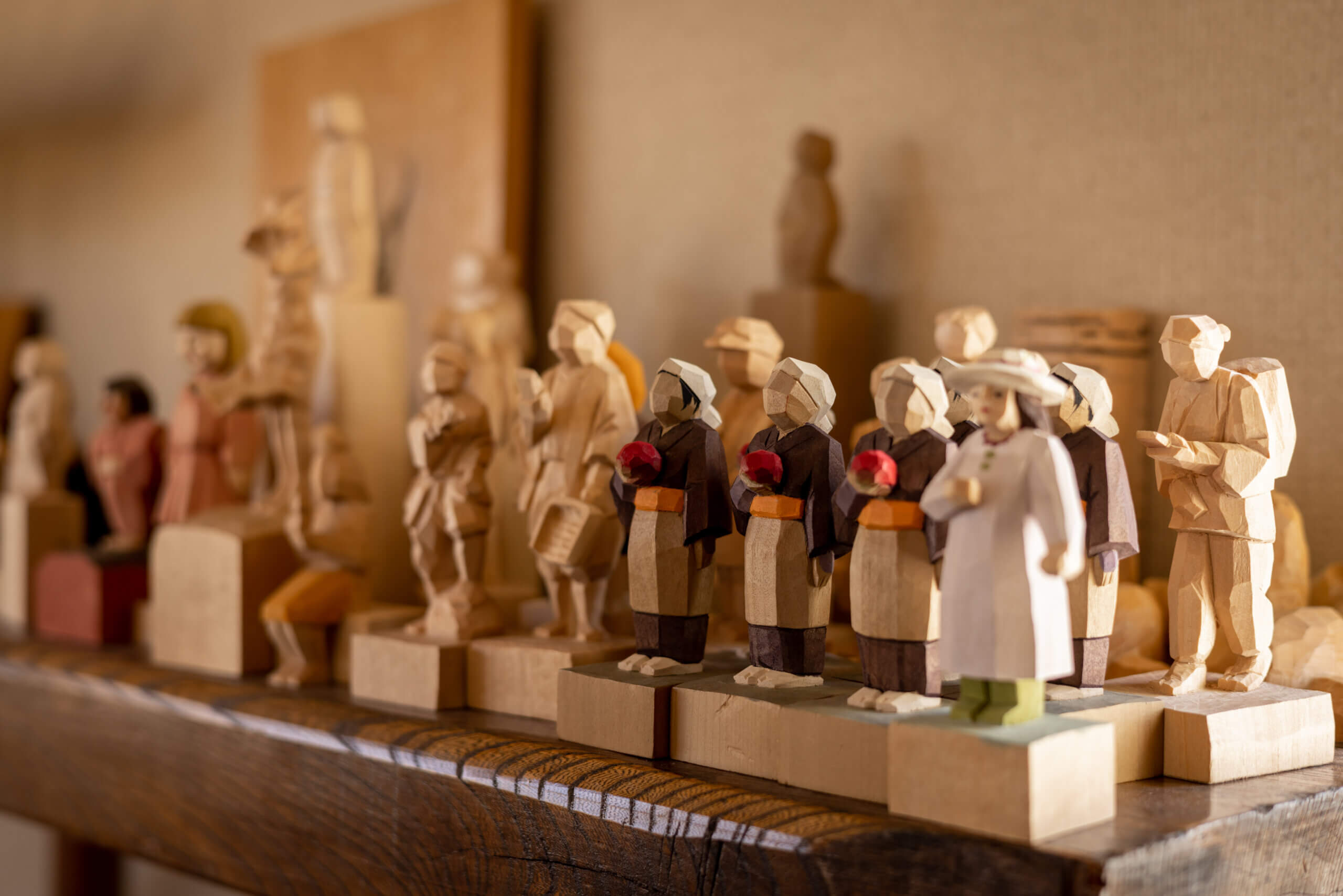 木製 彫刻 3人の人物像