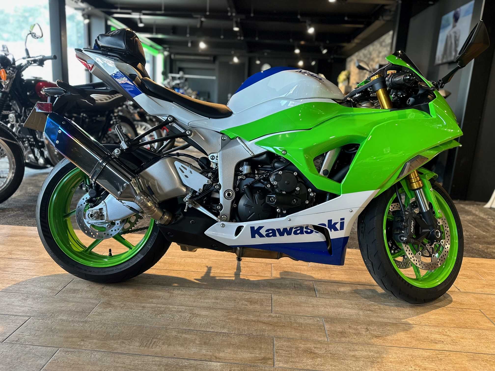 邦楽 A 2024年式Ninja ZX-6R 40th Anniversary Editionのご紹介です