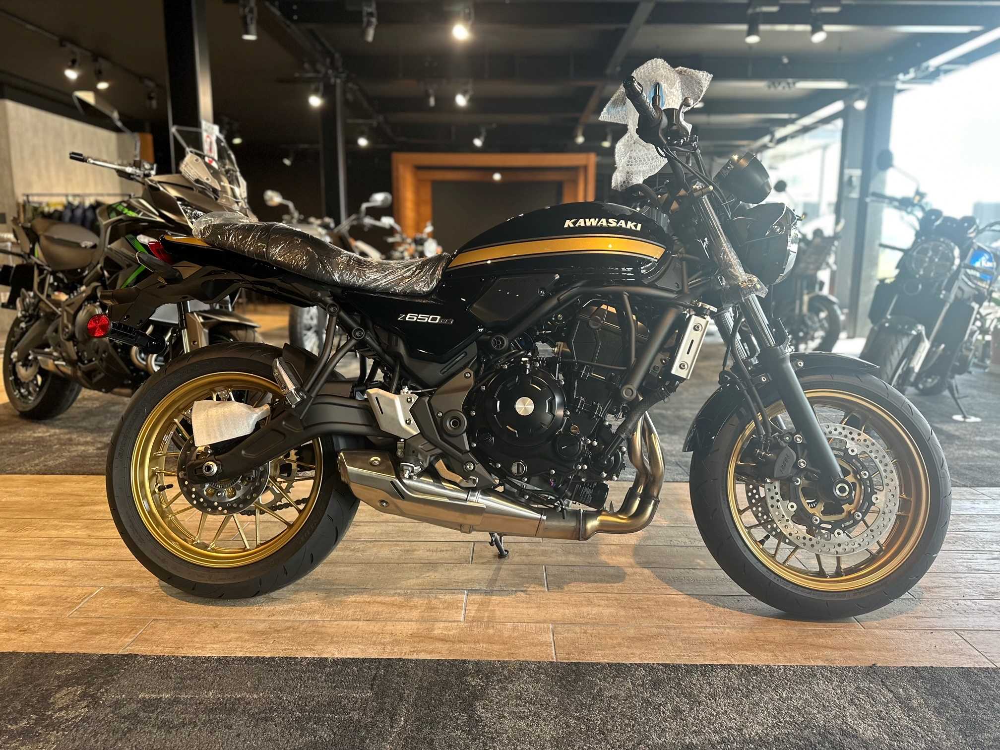 Kawasaki ZRX 400 IIブラック/ゴールド