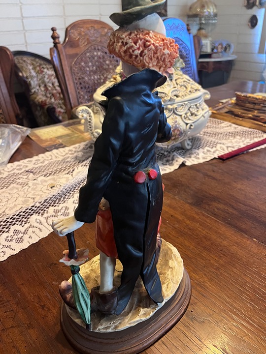 Auro Belcari ~ Capodimonte Clown Statue ~ Dear Studio, Italy