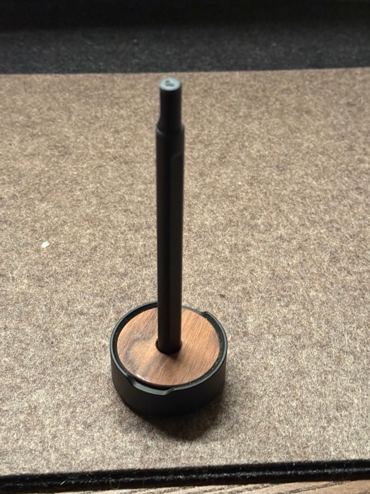 Grovemade Desk Pen (Black) and Walnut Stand