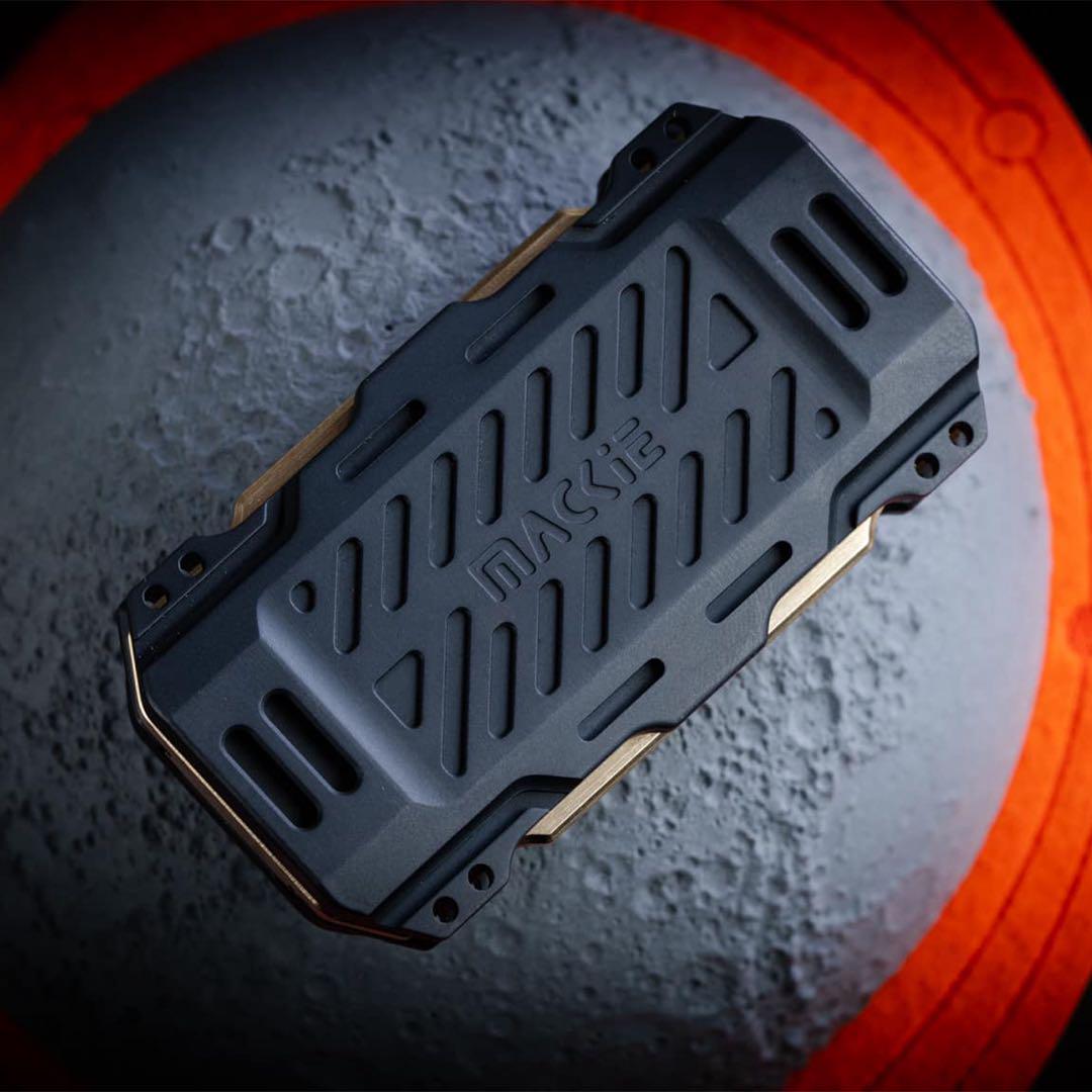 Mackie Cp2 Zirconium/Brassフィジェットトイ スライダー Mackie Cp2