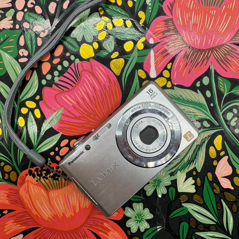 Panasonic Lumix DMC-FH5 – 16.1MP Digital Point-and-Shoot Camera