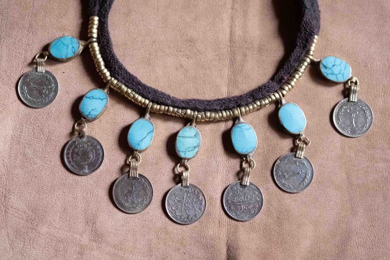 アフガニスタンの民族の伝統的なデザインをリメイクした、エキゾチック