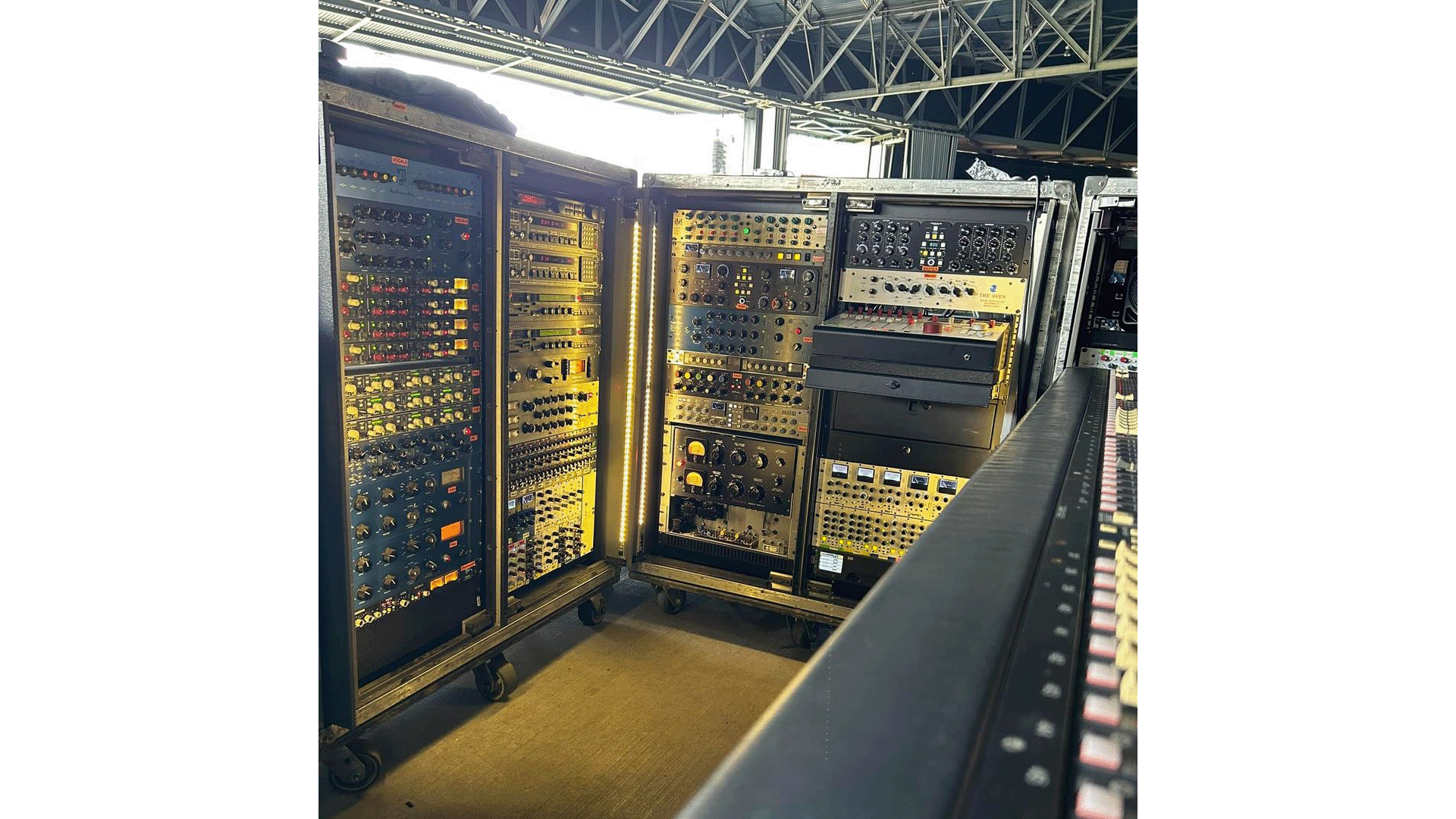 Red Hot Chili PeppersのライブPAでWesAudioが使用されています