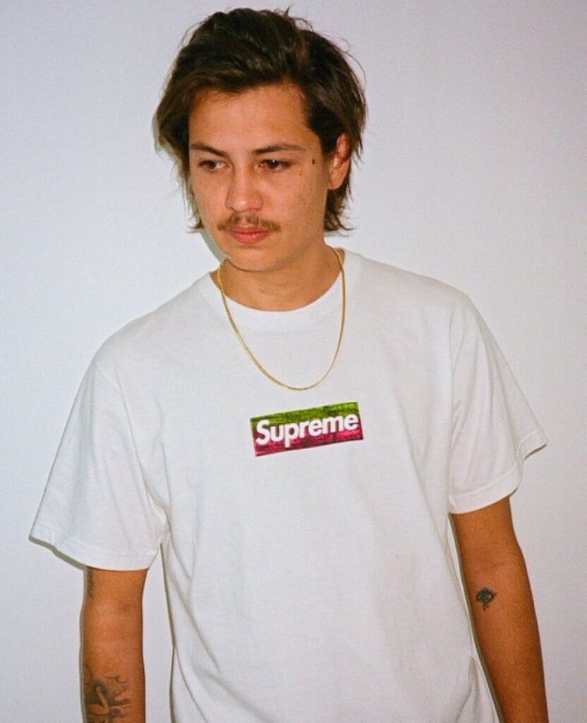 Supreme から LA山火事の復興支援 Fire Relief Box Logo Tee が現地