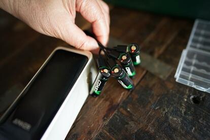 いちいち電池買い直すのやめました。USBで直接充電できるコレが快適