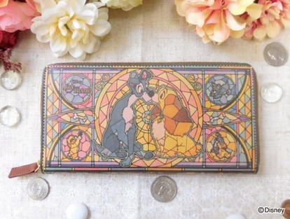 ディズニー革小物】レディとトランプが仲良く寄り添うステンドグラス柄