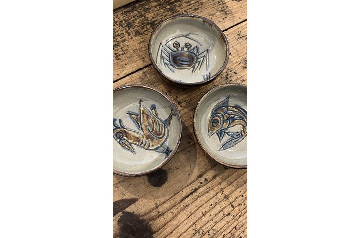 壺屋焼 金城敏幸 赤絵双魚文抱瓶（中） 壺屋焼 金城敏幸 赤絵双魚文