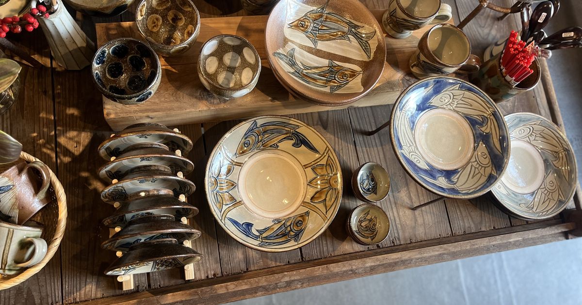 宮城智】高さ38センチ金城次郎の娘婿 線彫魚紋花瓶 壺屋焼 やちむん 壺