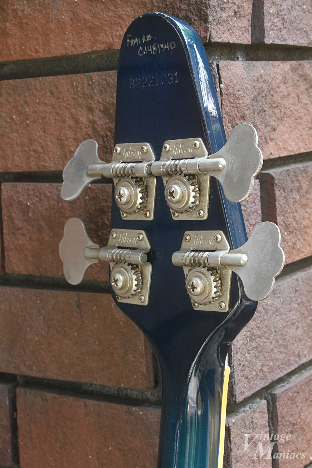 フライングVベース - あり合わせの傑作 | Vintage Maniacs