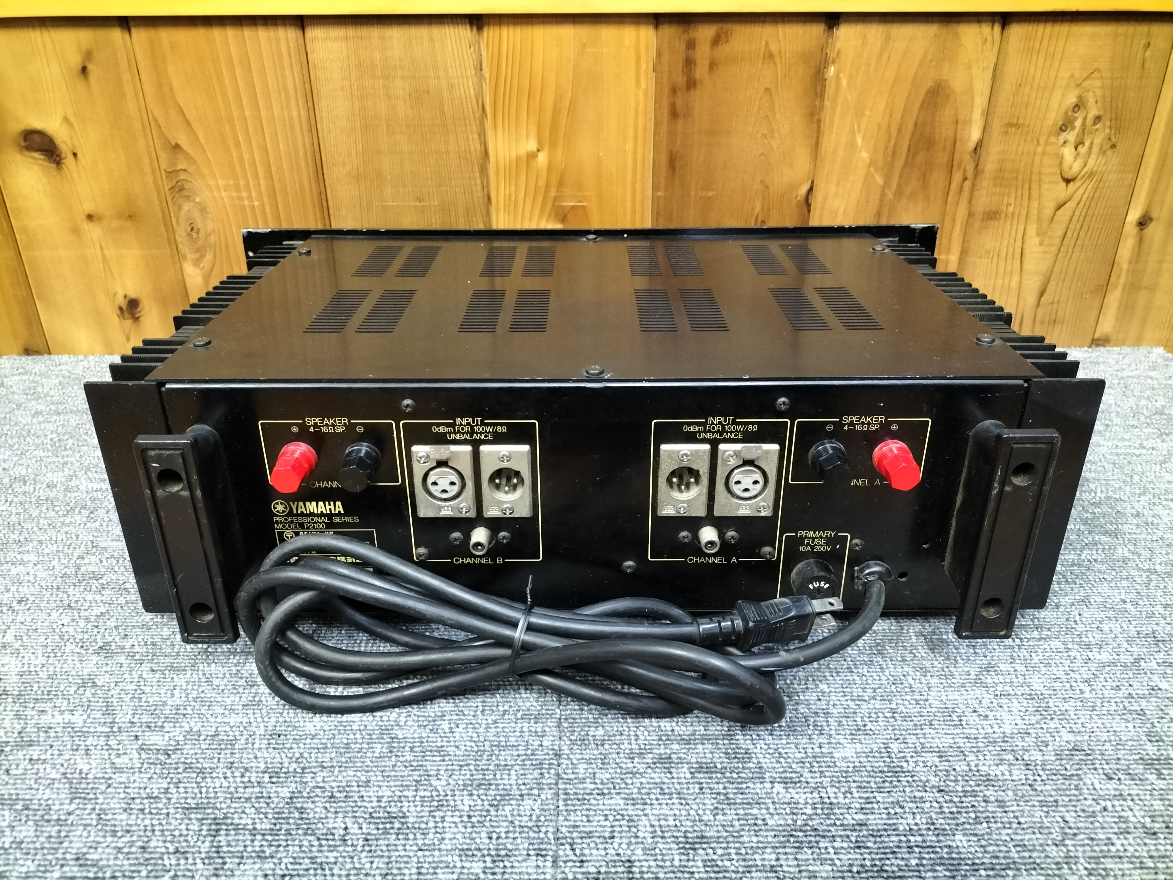 YAMAHA P2100 パワーアンプ ヤマハ YAMAHA ヤマハ P2100 パワーアンプ