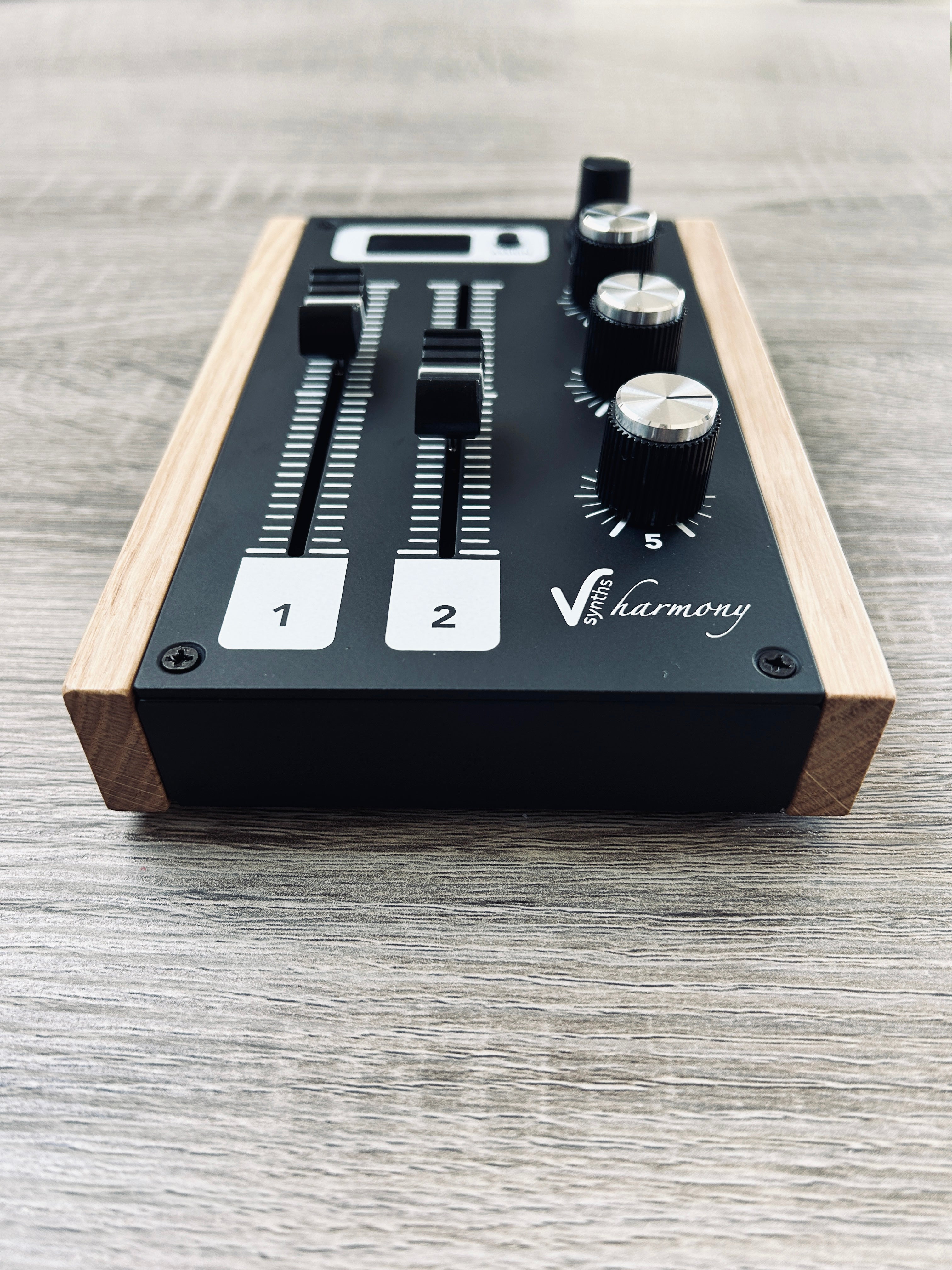 Viper Synths HARMONY MIDIコントローラー