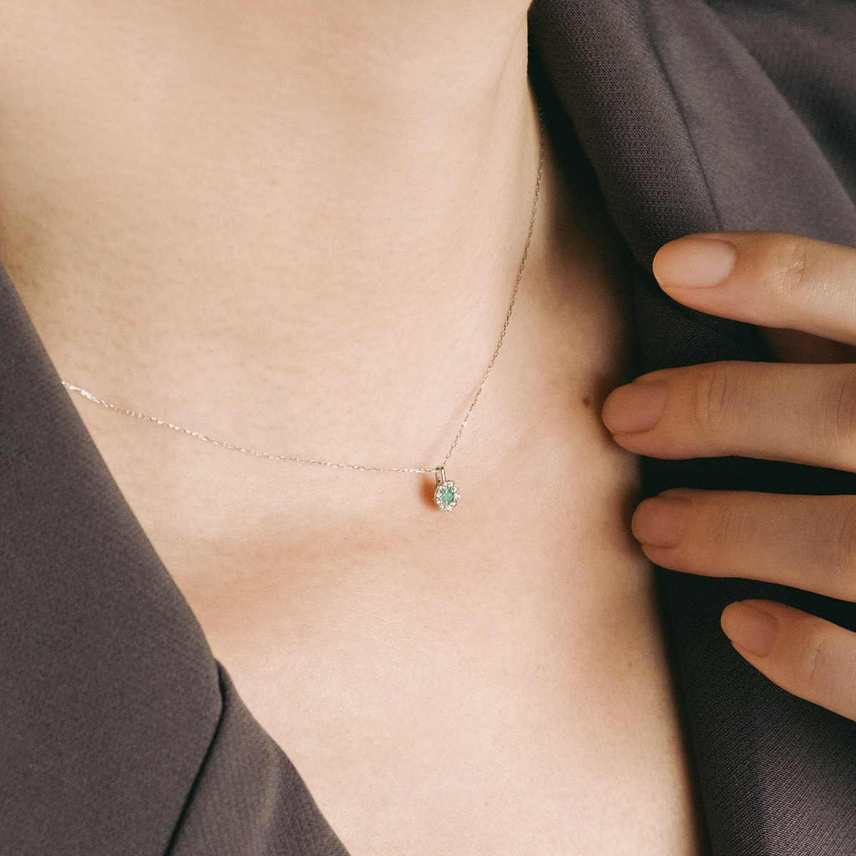 Pt950 ダイヤモンド＆エメラルドネックレス プレゼントなら