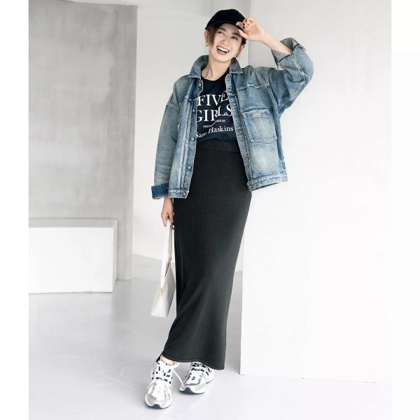 カジュアルだけど女らしいがキーワード「働く40代のための最旬黒ボトム