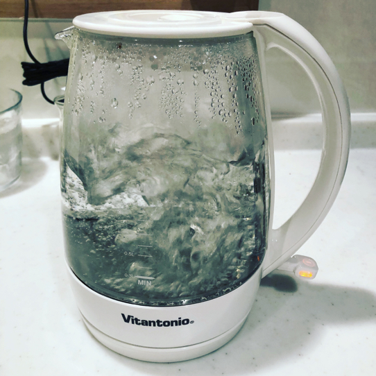 透明で可愛く衛生的、ビタントニオのガラス電気ケトル（VEK-600-W