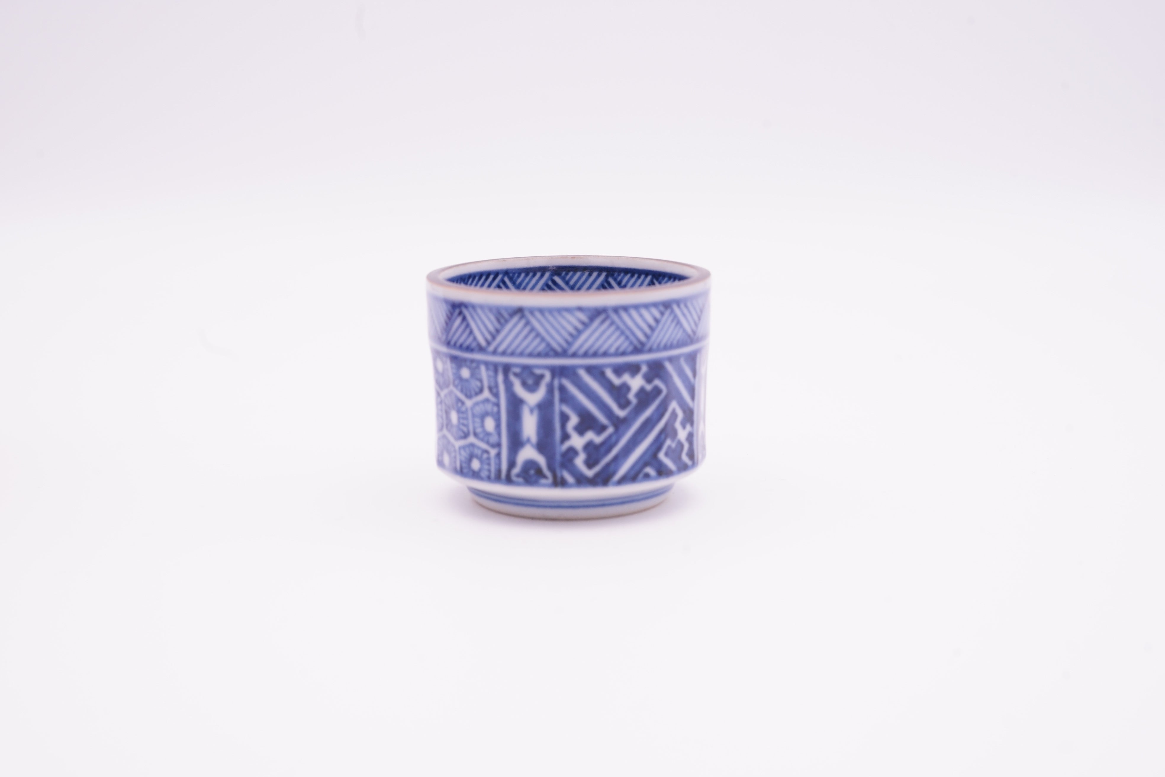 九谷焼 ぐい呑み 染付 - 上出長右エ門窯 / 四代長右エ門 | Kutani Ware