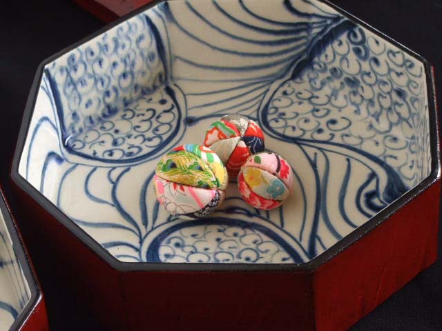 根来塗呉須絵多角重箱（2段） - 【おとなの和食器屋 さんすい通販本店】