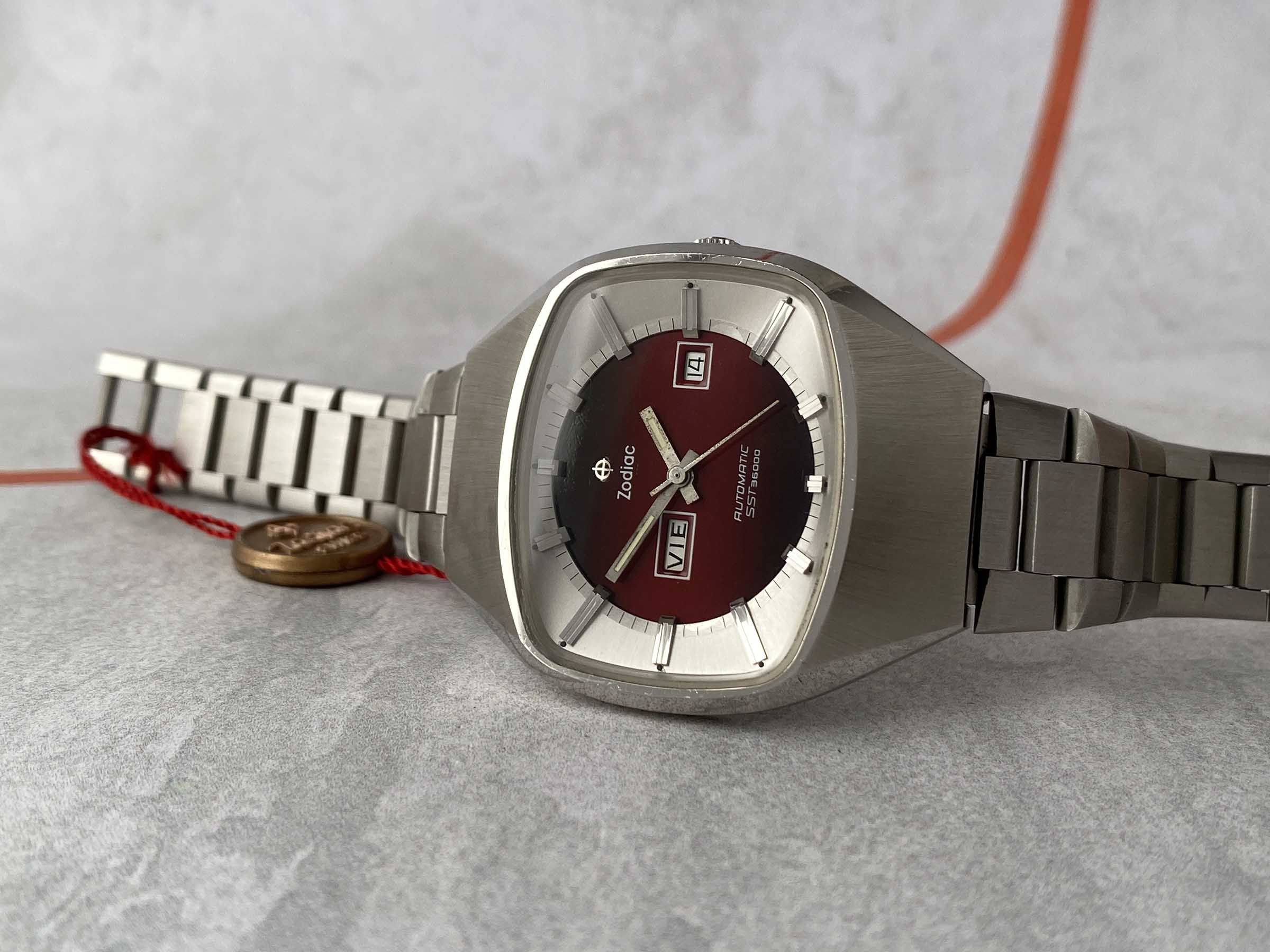 N.O.S. ZODIAC SST 36000 - Vintage swiss automatic watch Cal. 86