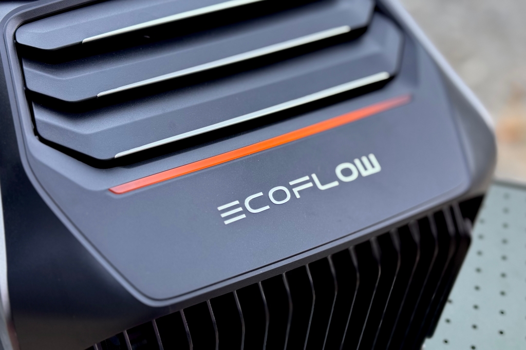 暖房機能も！話題のポータブルエアコンを車中泊で使ってみた。 | GO