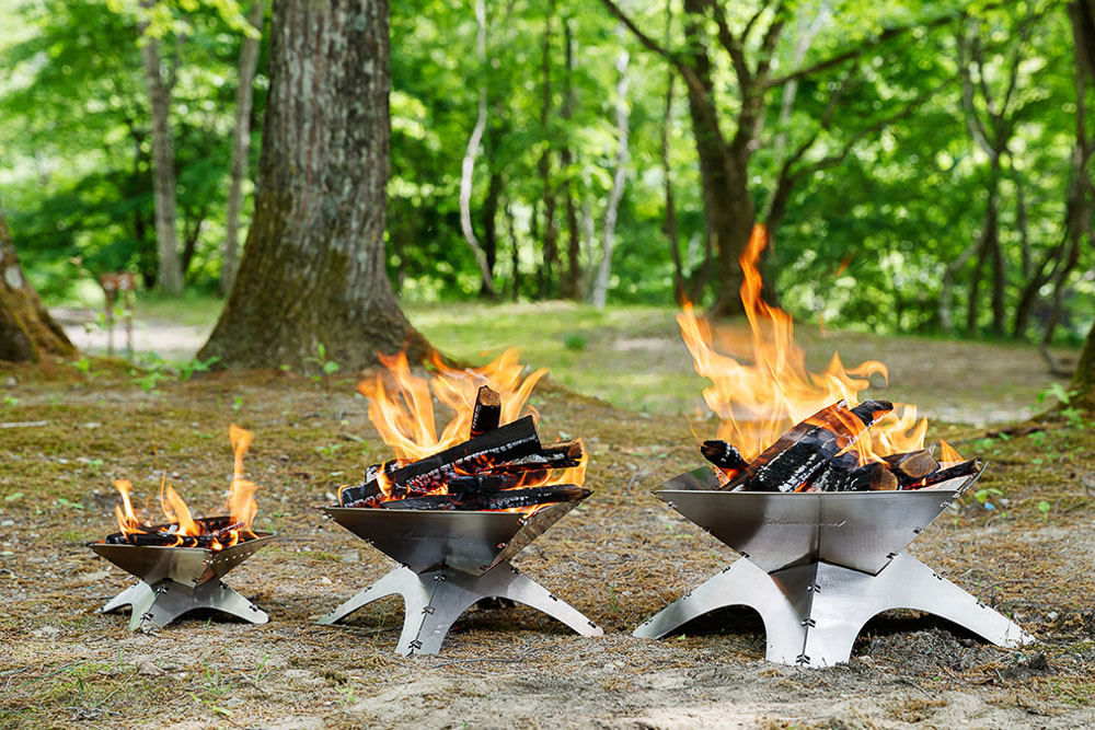 高さ調整自在なテンマクのウッドストーブ用テーブルが便利！ 焚き火台に