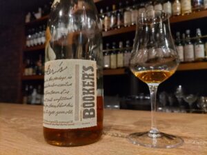 バーボンウイスキーレビュー】ブッカーズ 2020-01Eを評価 - たるブログ