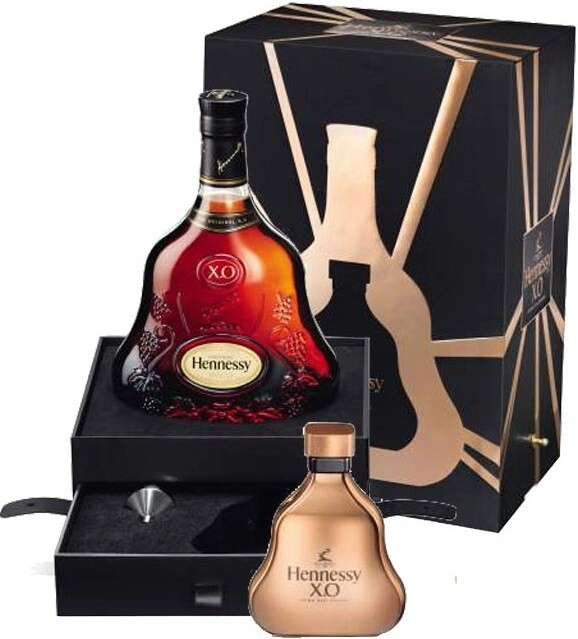 Cognac Hennessy X.O., gift box with flask, 700 ml Hennessy X.O.