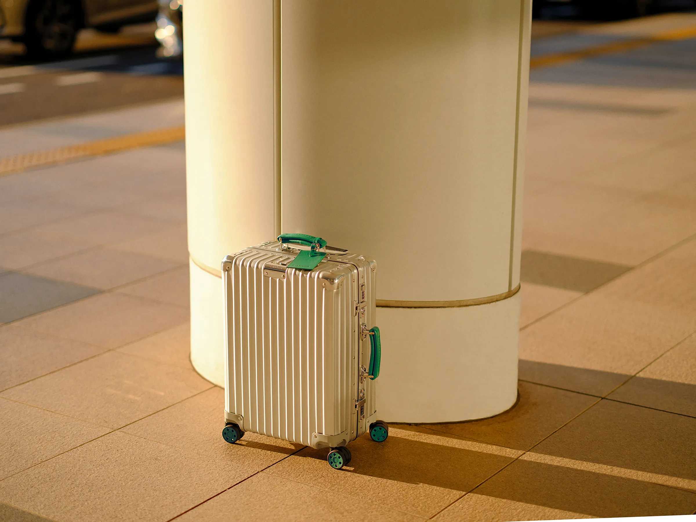 Traveler's Delights with RIMOWA: よいスーツケースはもっと自由に