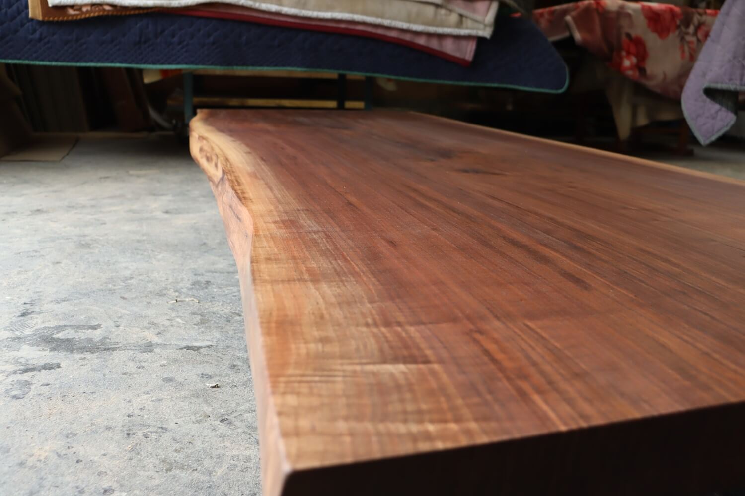 一枚板 ウォールナット 幅2400×奥900～1060×厚60（mm） MS-7526 - 一枚