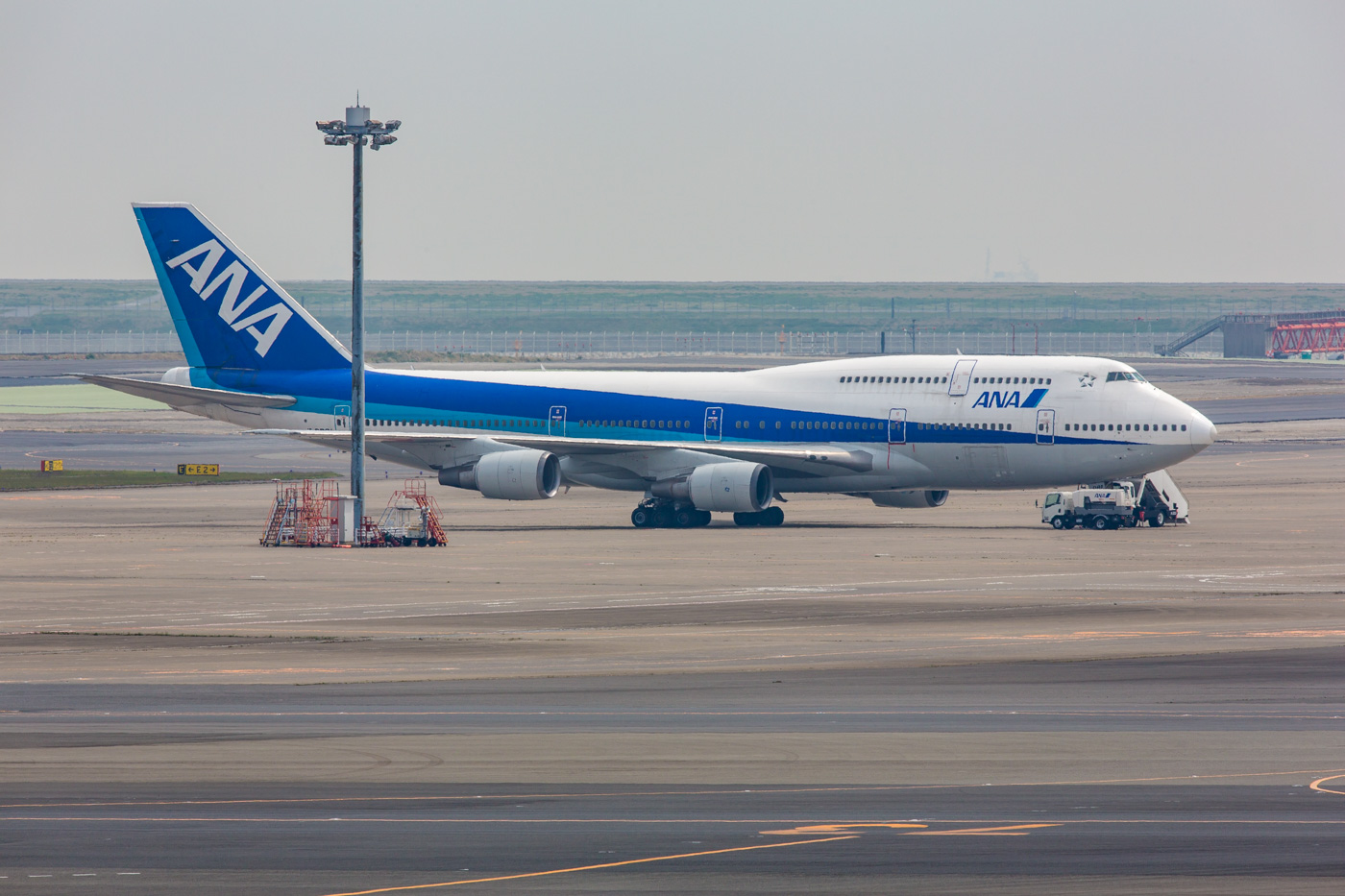 さようならジャンボ、ANA最後のボーイング747が優雅な轟音で日本を