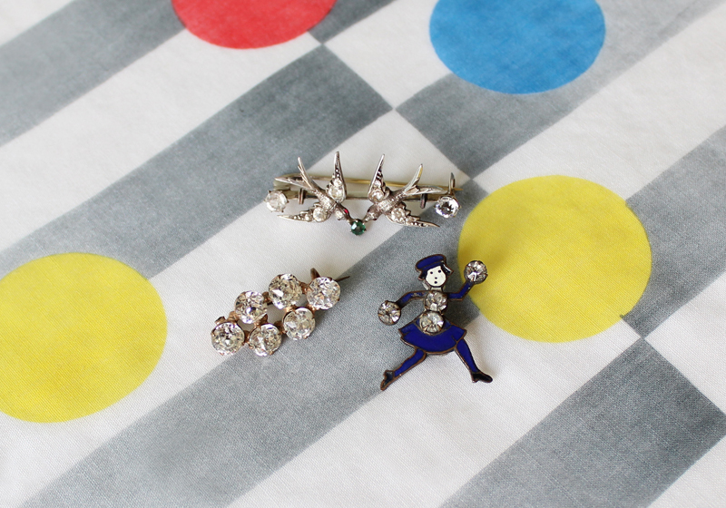 ブローチを探すイセキアヤコ - ほぼ日刊イトイ新聞