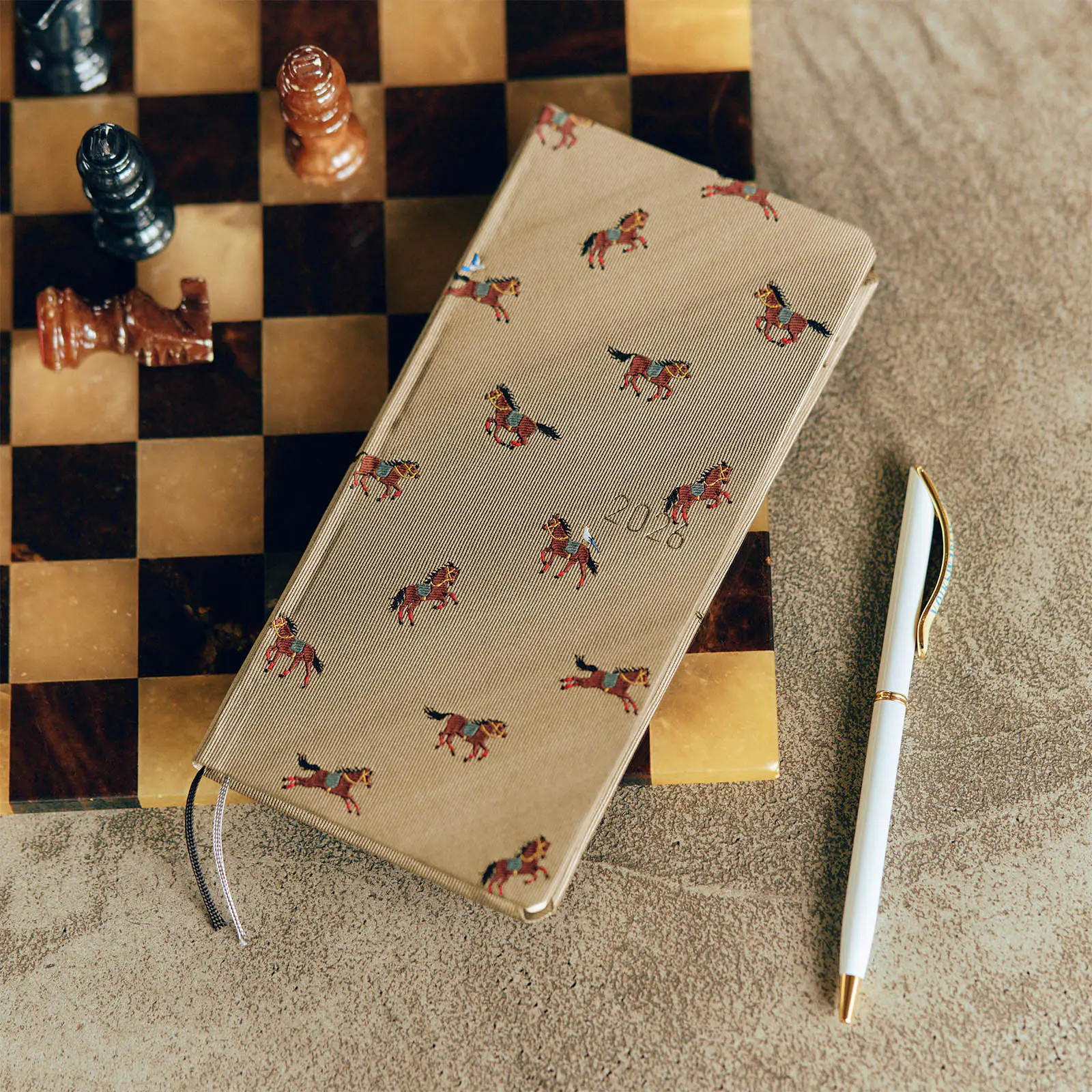 タイ＆チーフ / 駆ける馬 ［weeks/週間レフト/日本語版・英語版/1月・4