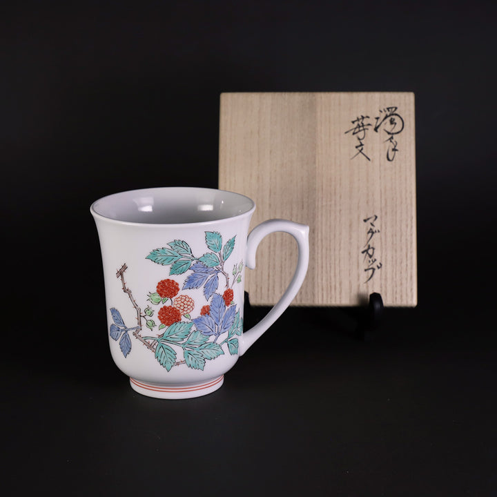 十五代酒井田柿右衛門 作 濁手苺文マグカップ – ギャラリー一番館