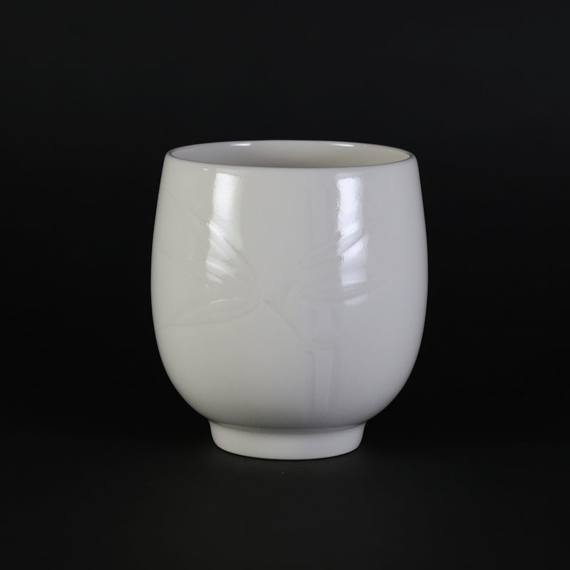 井上萬二窯 白瓷笹彫文湯呑 – ギャラリー一番館オンラインショップ