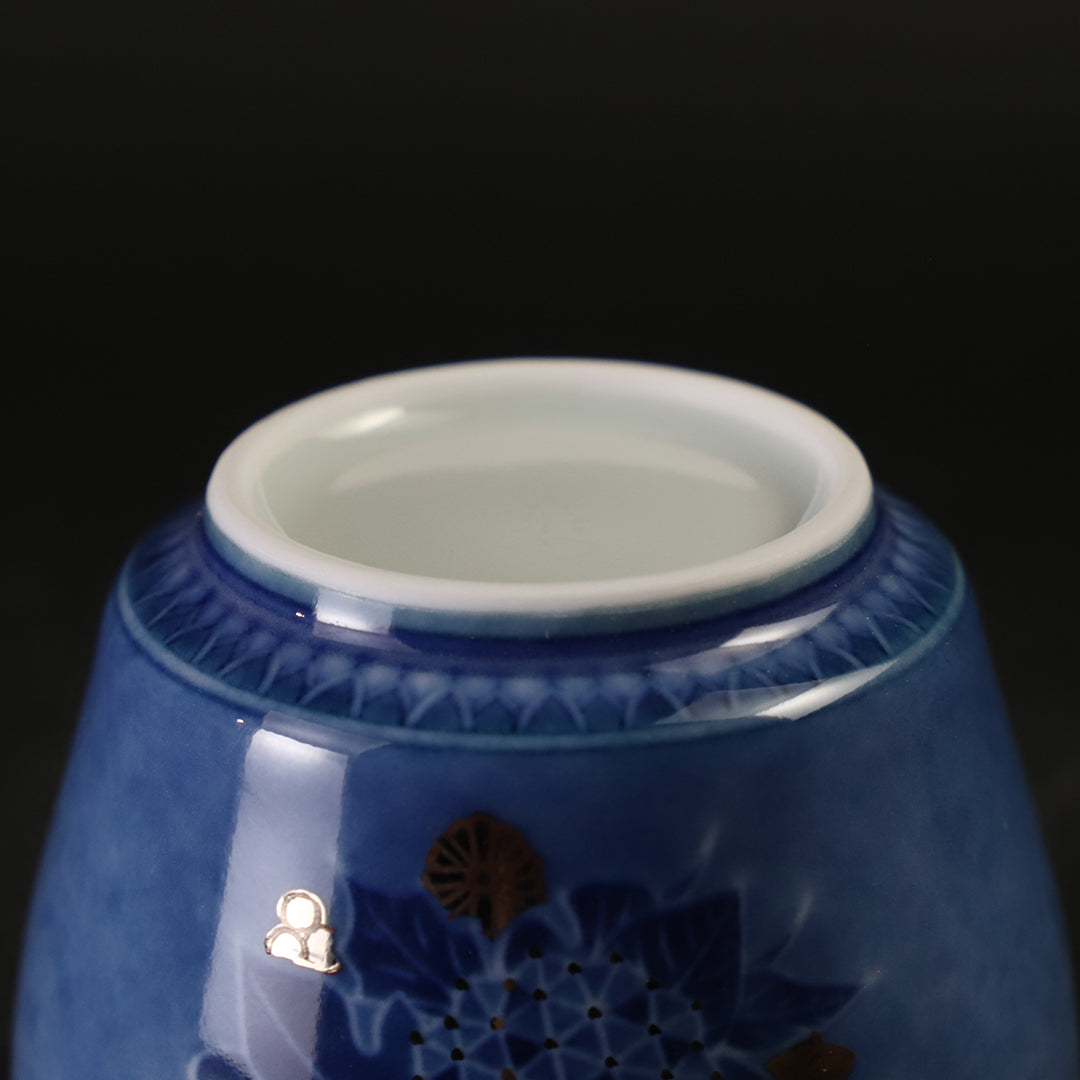 十四代今泉今右衛門 作 色絵吹墨墨はじき四季花文ぐい呑 – ギャラリー