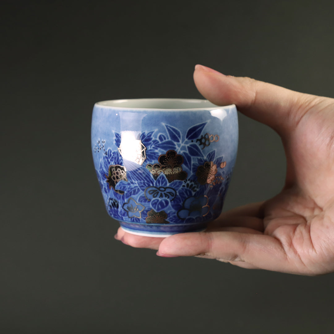 十四代今泉今右衛門 作 色絵吹墨墨はじき四季花文ぐい呑 – ギャラリー