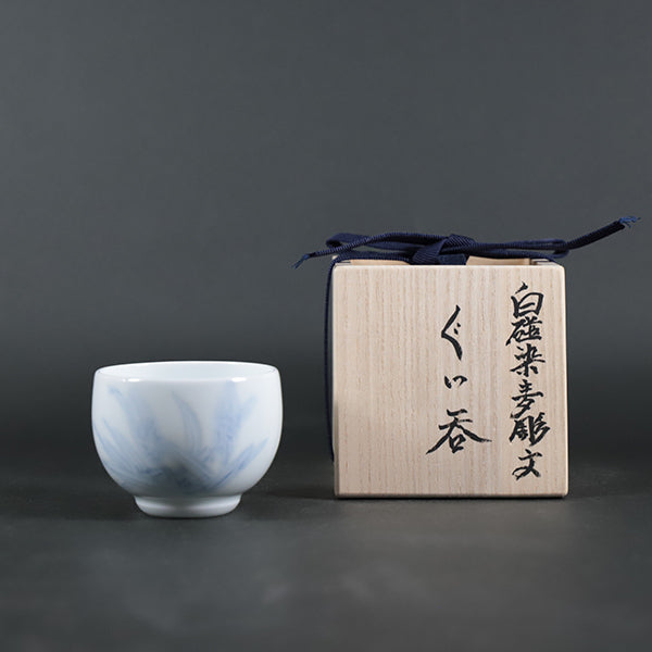 井上萬二 作 白磁染麦彫文ぐい呑 – ギャラリー一番館オンラインショップ