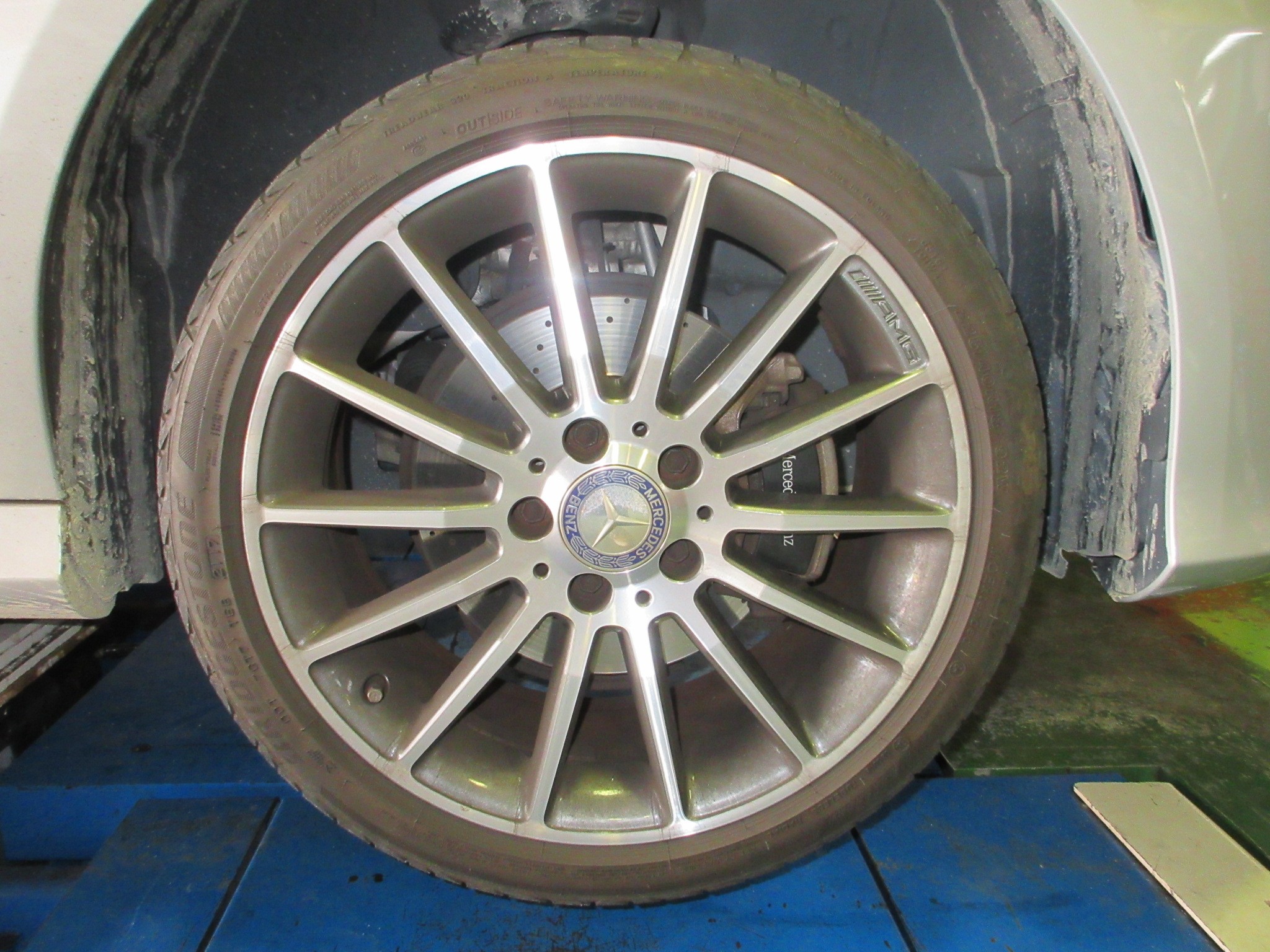 A180 カーメーカー認証タイヤでタイヤ交換 | メルセデス・ベンツ A