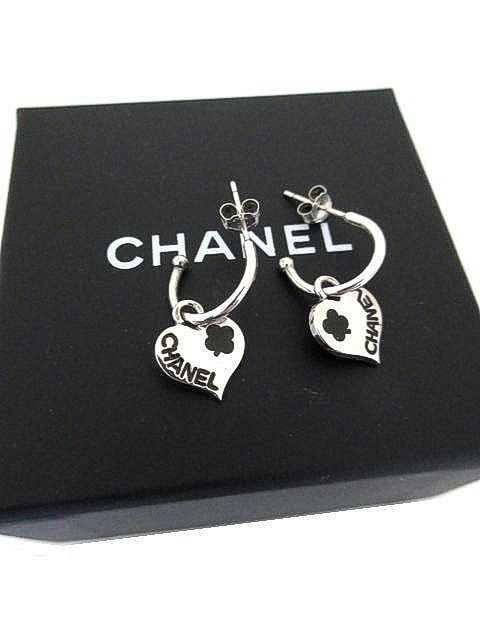 CHANEL ハート型ピアス シルバー 【公式通販】