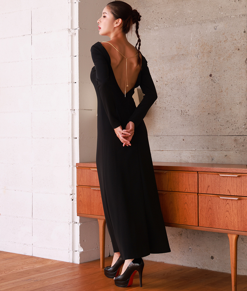 無地・バックゴールドチェーン・背中開き・長袖・Aライン・ロング