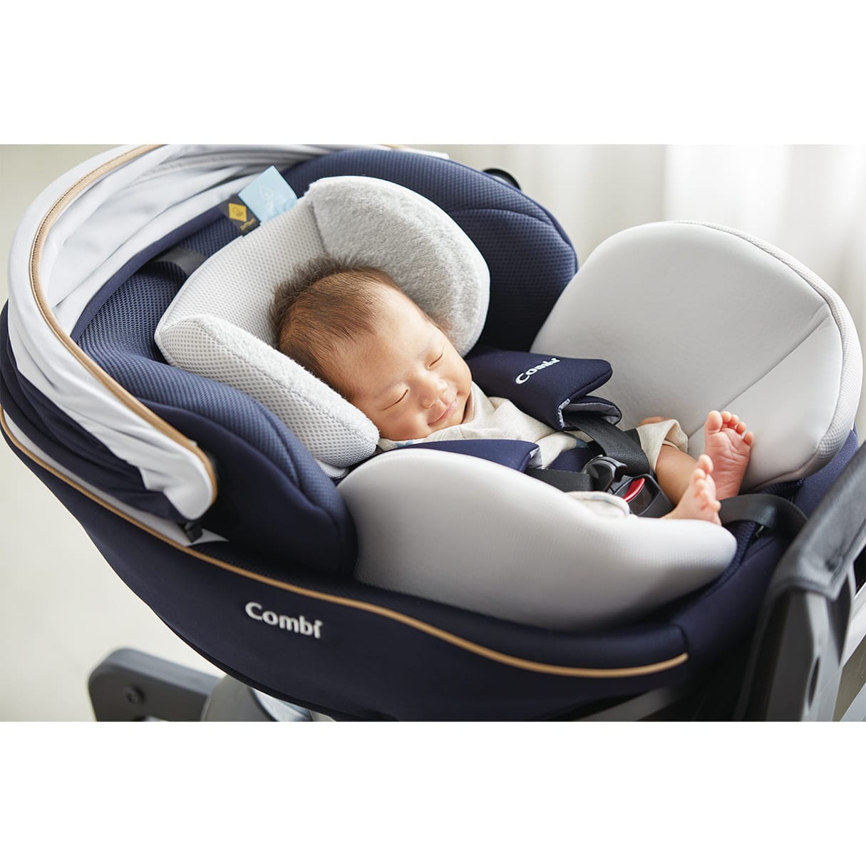 combi コンビ クルムーヴスマート エッグショック チャイルドシート