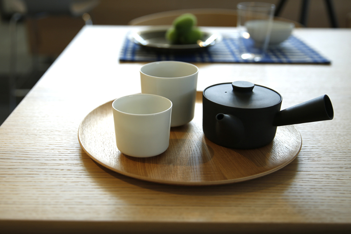 お茶好きのイイホシユミコ氏が作った「汲み出し茶碗」でくつろぎの一杯