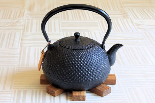 未使用品 南部秀山堂 佐藤 勝弘作 15型松文様 鉄瓶 南部鉄瓶