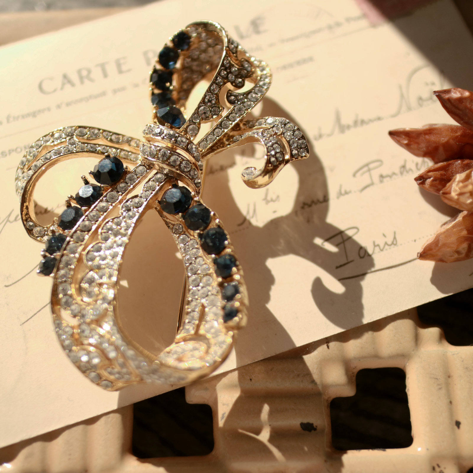 80s ラインストーンリボン」ブローチ フランス LION DE PARIS | corne