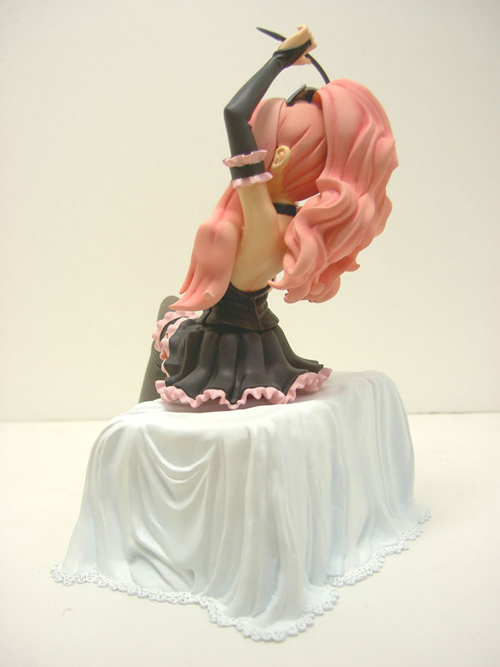 1/8 ゼロの使い魔 フィギュア ルイズ [ゼロの使い魔] | 公式